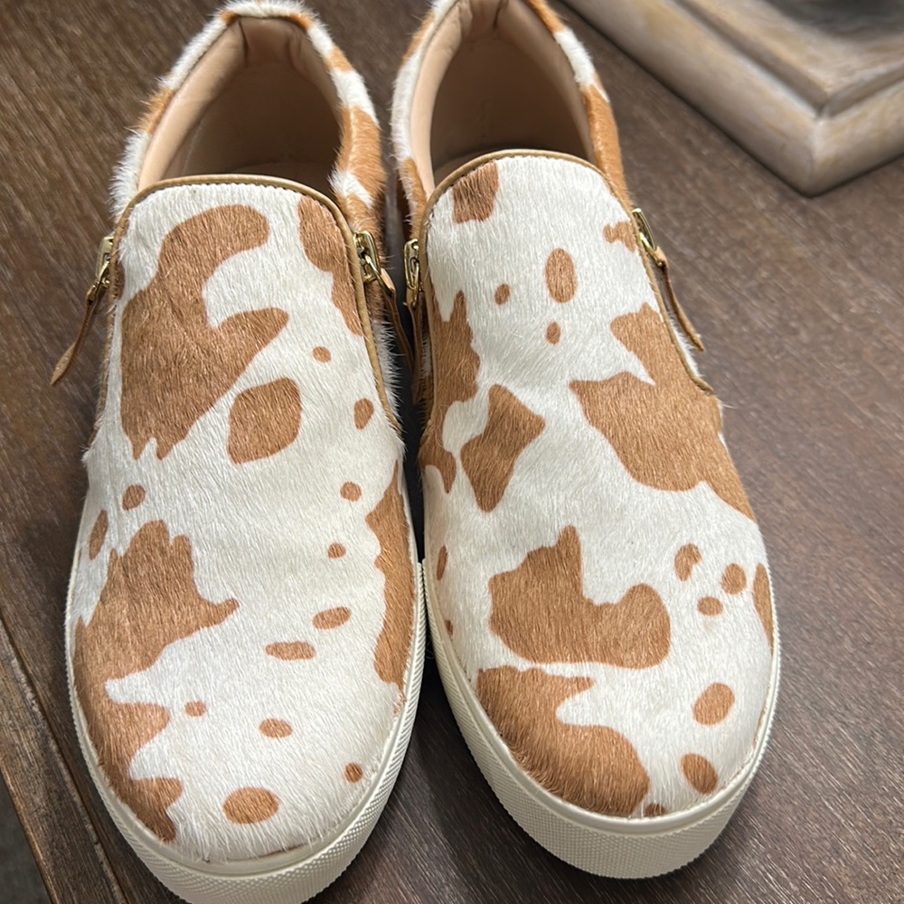 New without tags, never worn, cowhide tennis shoes size 6.5